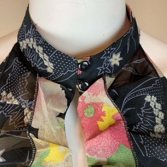 21 Sleeveless Blouse - Small - Picture 4 of 7